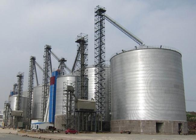 鹰潭大型钢板库构造参数及水泥储存质量